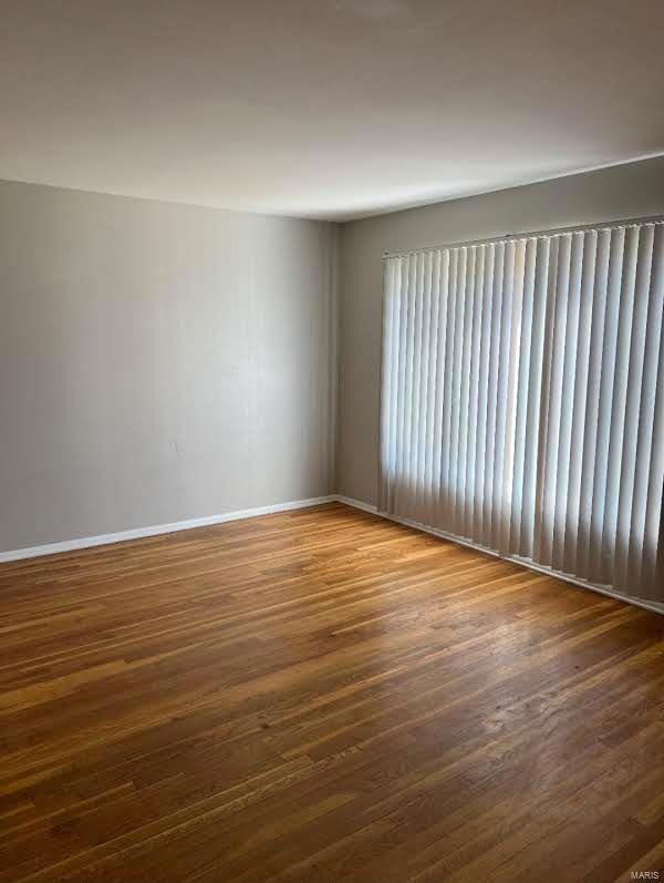 10748 Hallwood Dr, Saint Louis, MO 63136 - photo 3