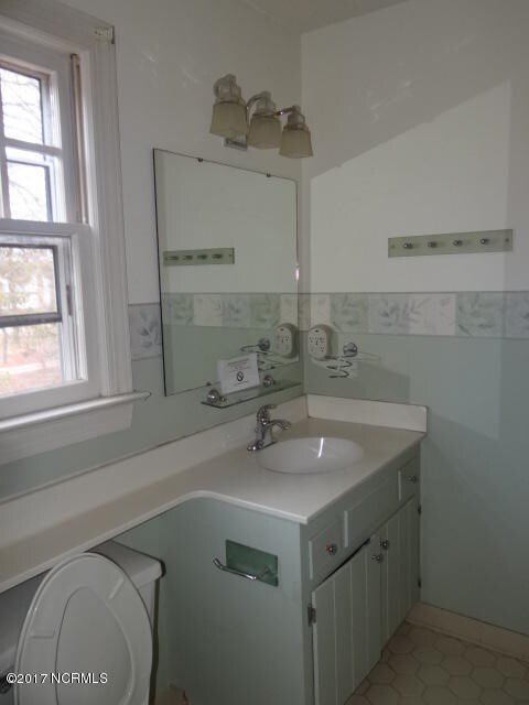 1732 Yorkshire Master Bath