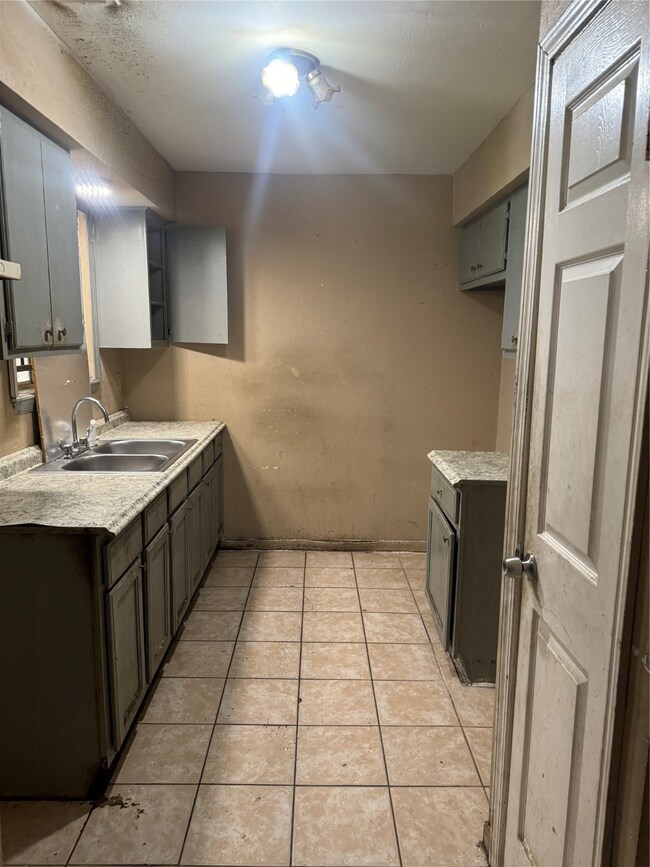 11018 Dalebrook Dr, Houston, TX 77016 - photo 5