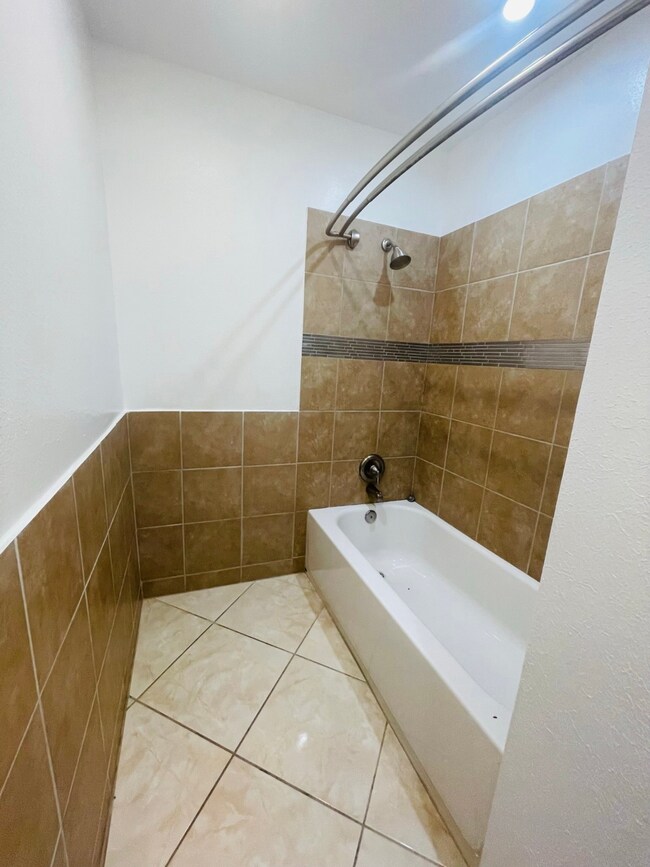 6411 King Post Dr, Houston, TX 77088 - photo 6