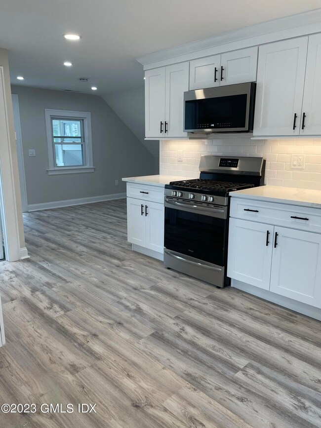 232 Ely Ave unit 3rd Floor, Norwalk, CT 06854 - photo 5