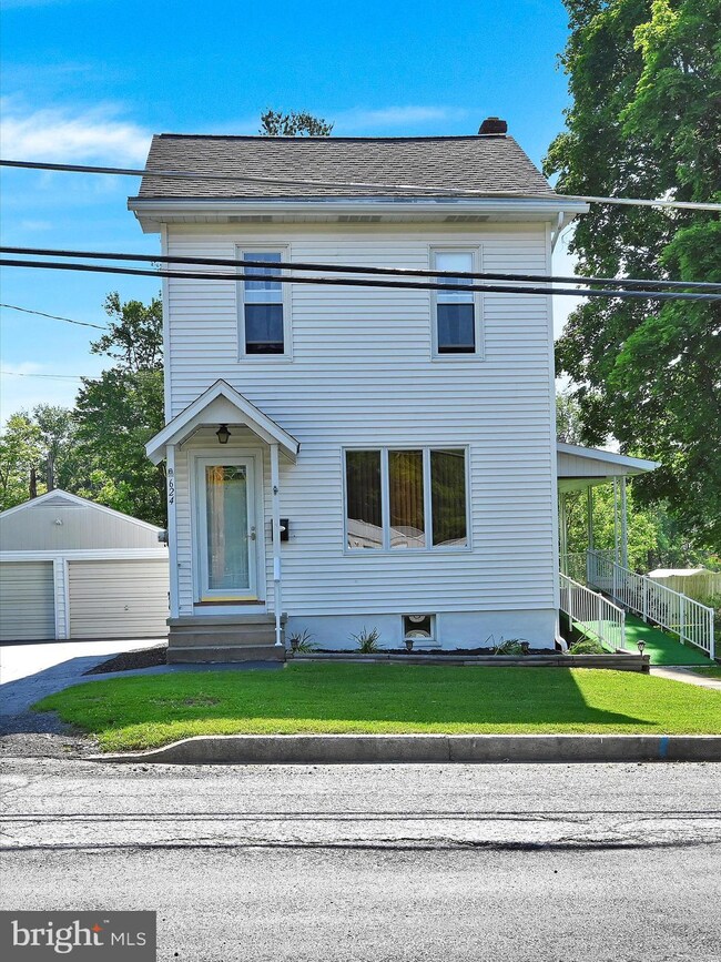 624 N Warren St, Orwigsburg, PA 17961 - photo 2