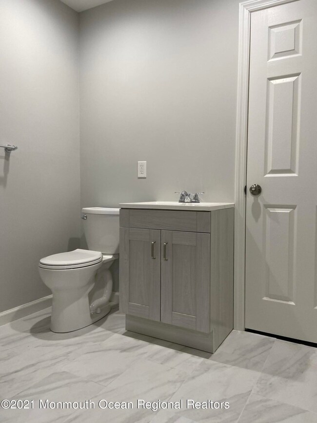 12 Eunice first floor en suite bathroom