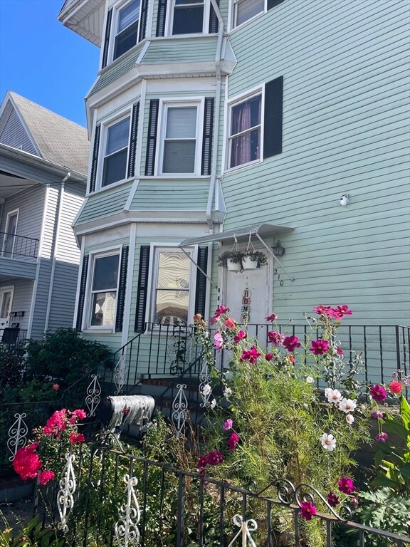 210 Whitman St unit 2, New Bedford, MA 02745 - photo 3