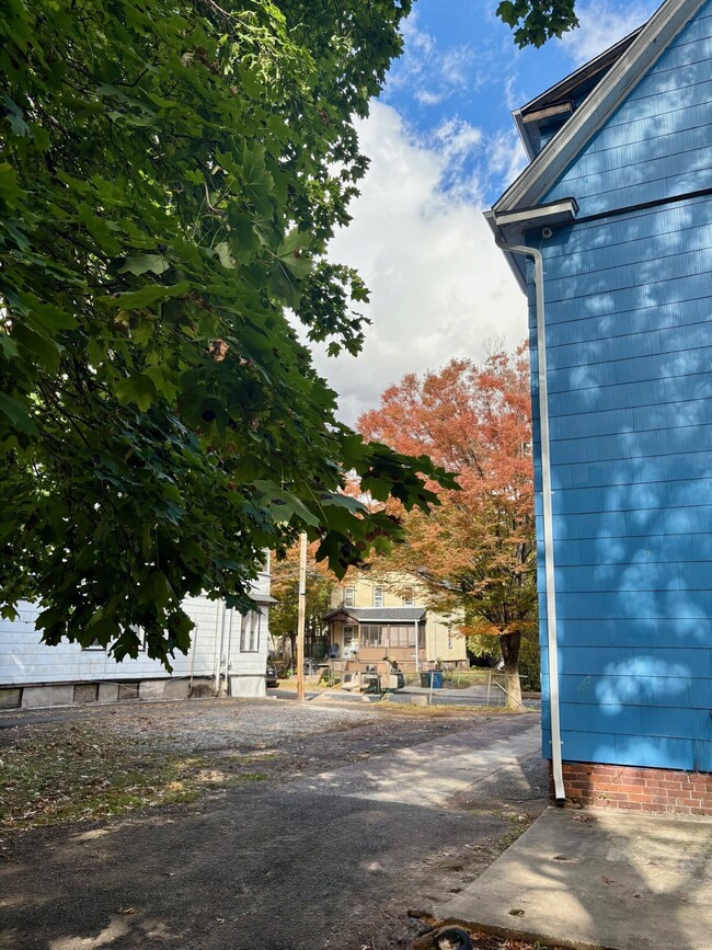 8 W Read St unit 2nd Floor, New Haven, CT 06511 - photo 3