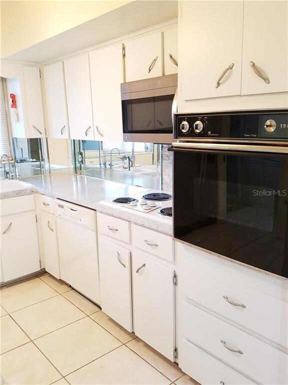 Kitchen - Right View