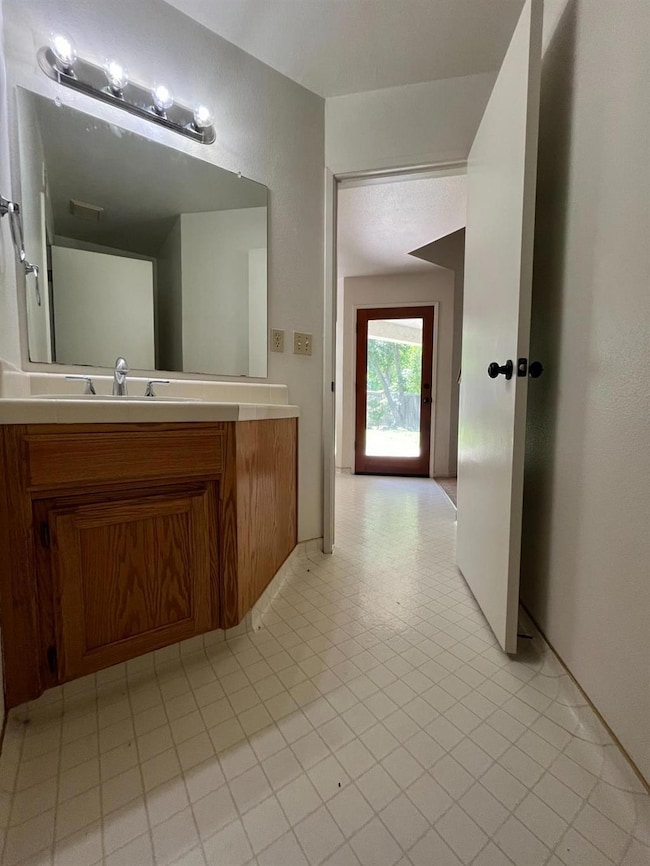 763 E Robin Ln, Fresno, CA 93730 - photo 5