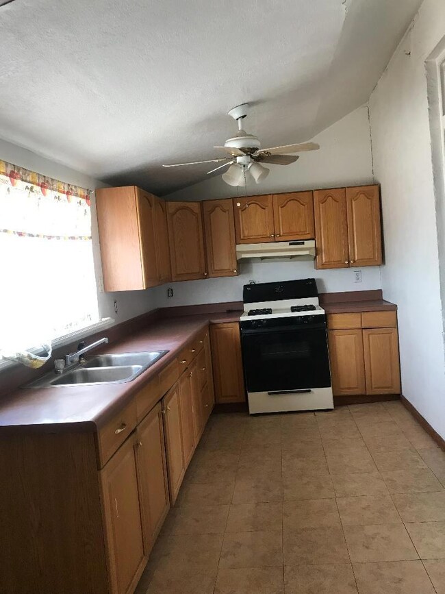 3104 Frankfort Ave, El Paso, TX 79930 - photo 2