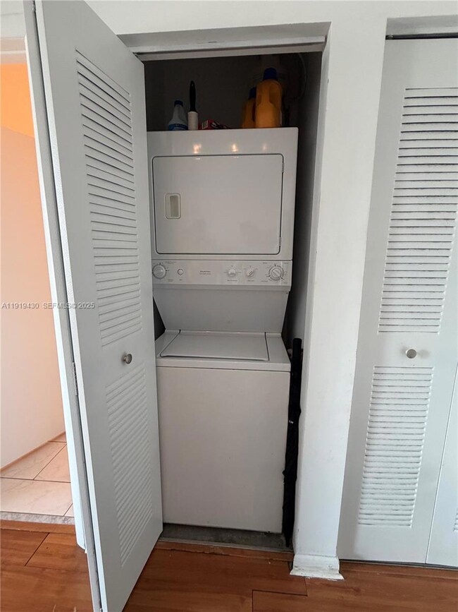 133 NE 2nd Ave unit 1017, Miami, FL 33132 - photo 4