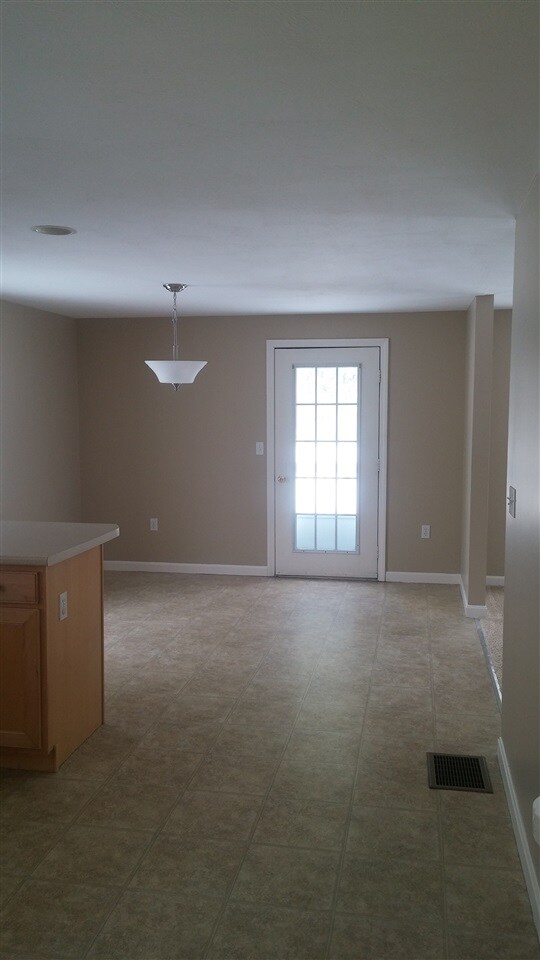 92 Barbara Ln, Hudson, NH 03051 - photo 4