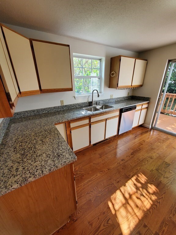 44 Francis St unit 44, Worcester, MA 01606 - photo 6