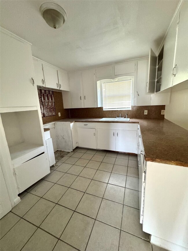 10021 Gloyna St, Houston, TX 77088 - photo 5