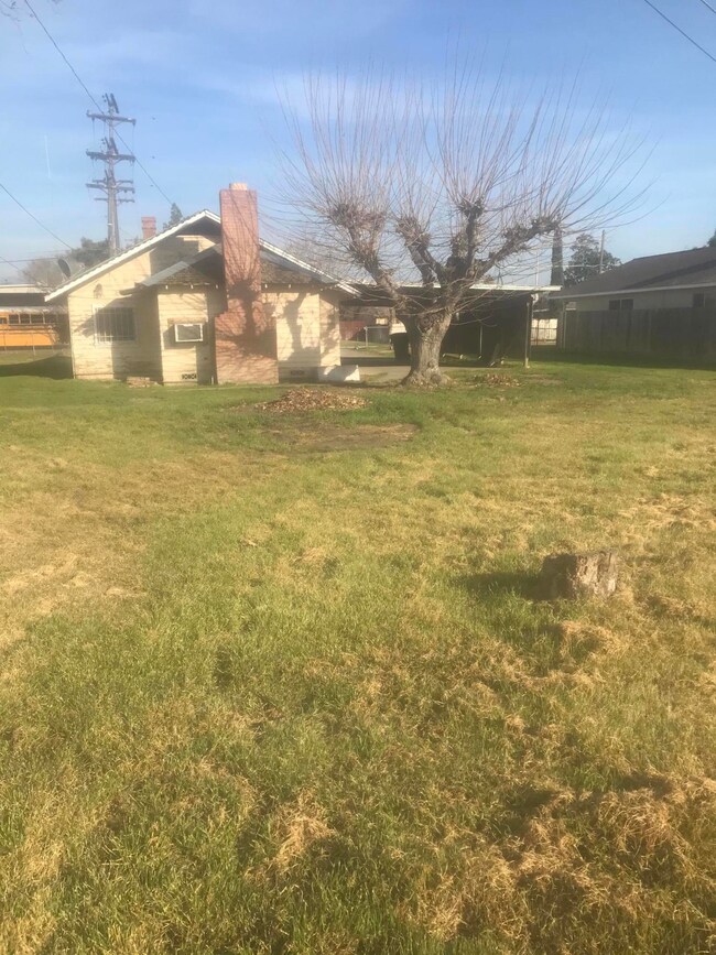 273 S Villa St, Porterville, CA 93257 - photo 7