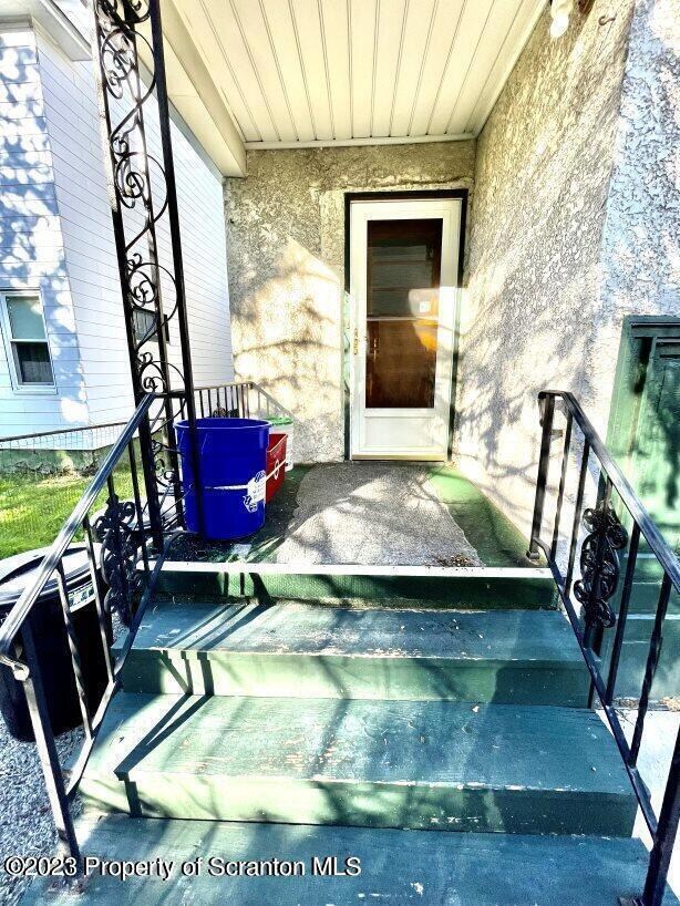 1630 Myrtle St, Scranton, PA 18510 - photo 6