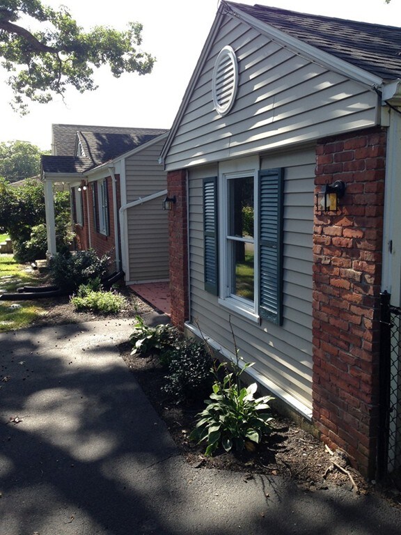 244 Draper St, Springfield, MA 01108 - photo 3