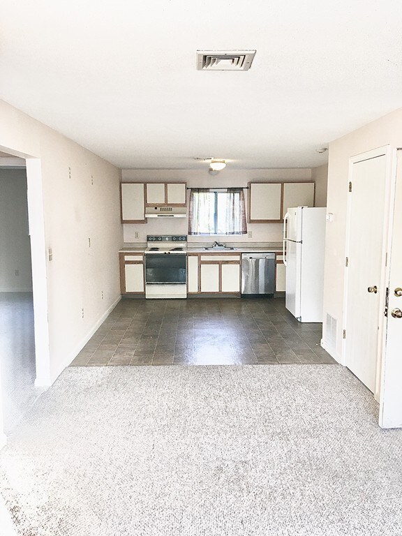 5455 N Main St unit 11E, Fall River, MA 02720 - photo 2