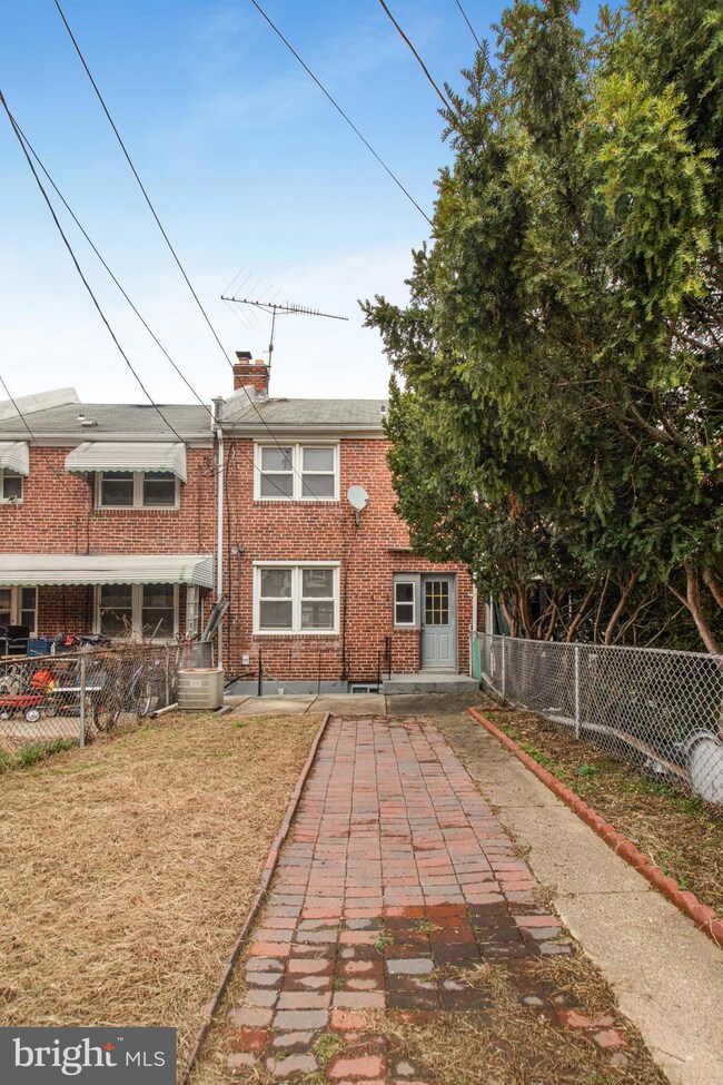 3904 Colchester Rd, Baltimore, MD 21229 - photo 3