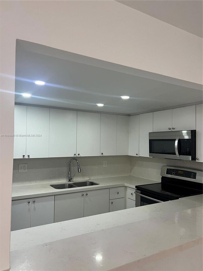 4388 W 10th Ln unit 59, Hialeah, FL 33012 - photo 2