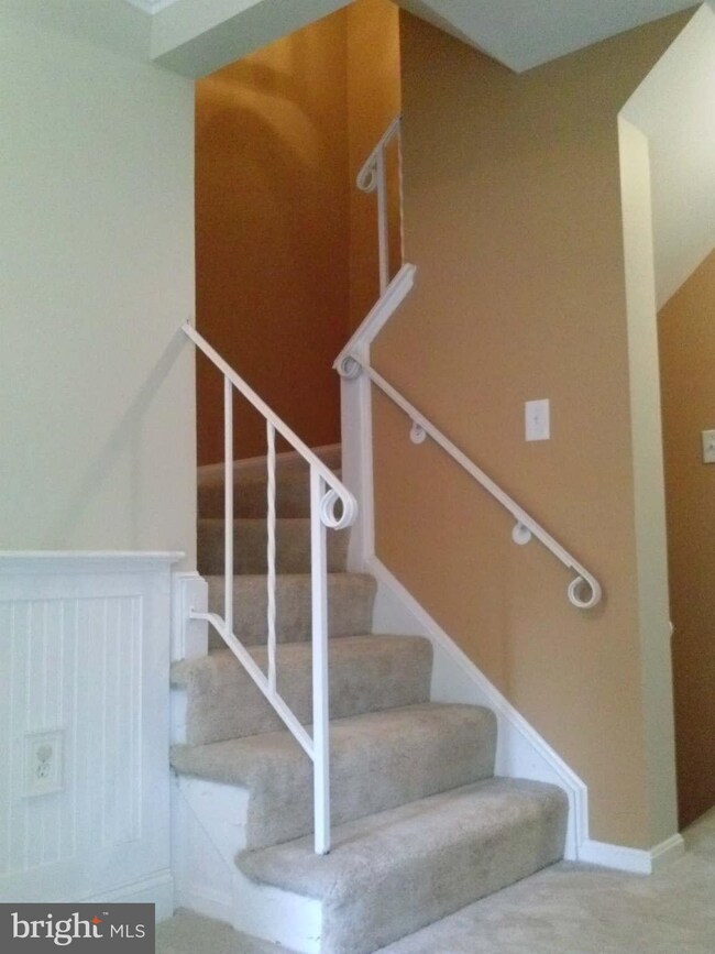 7903 Bethelen Woods Ln, Springfield, VA 22153 - photo 6