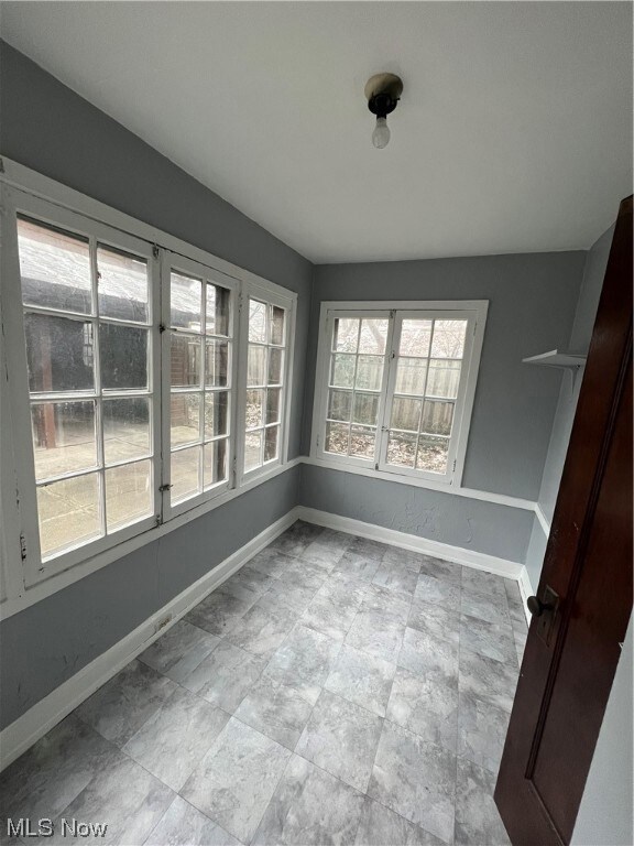 1717 Compton Rd, Cleveland, OH 44118 - photo 4