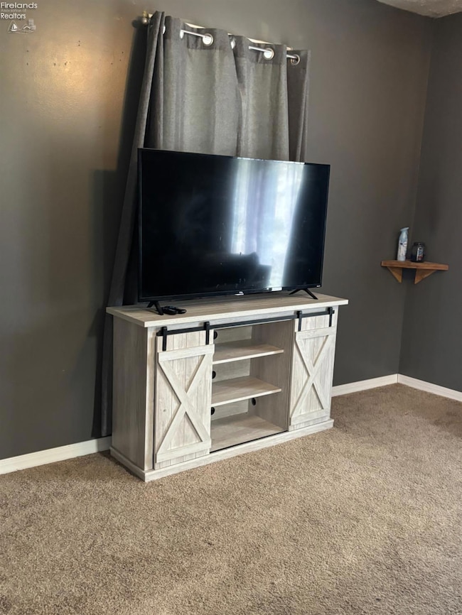 295 Circular St, Tiffin, OH 44883 - photo 3