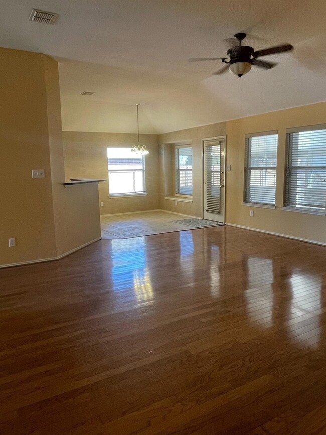 4418 Grantham Dr, Garland, TX 75043 - photo 6