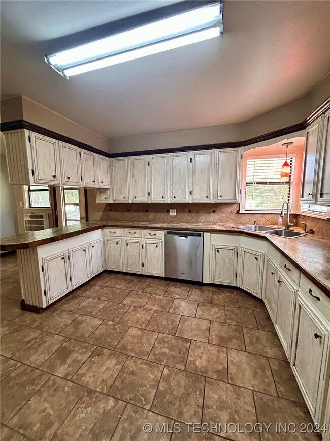 821 S 13th St, McAlester, OK 74501 - photo 5