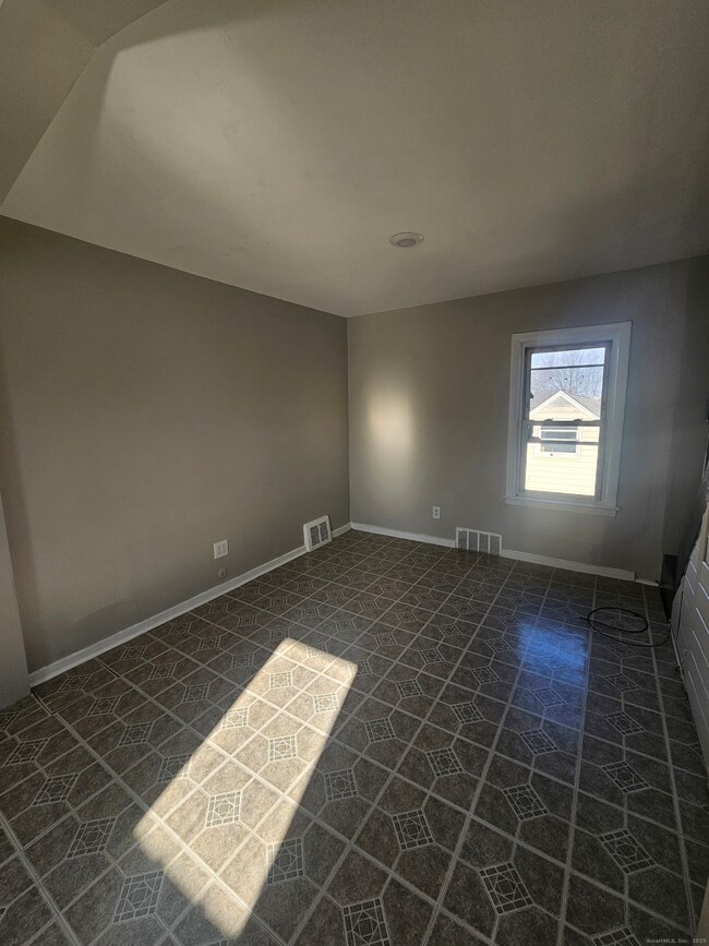 370 Bruce Ave, Stratford, CT 06615 - photo 7