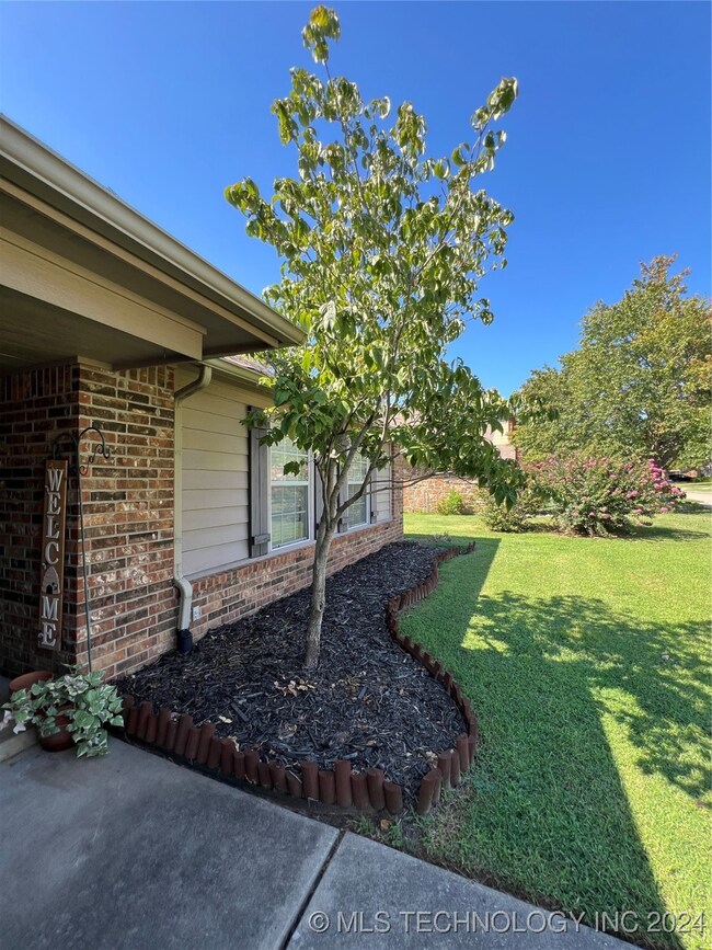 1304 S 33rd St, Broken Arrow, OK 74014 - photo 3