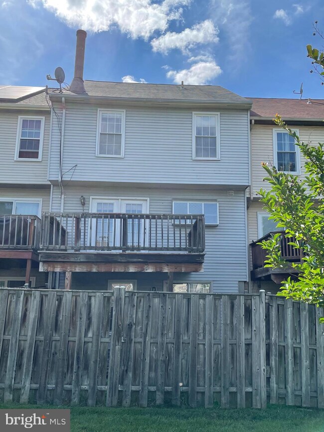 14105 Oakpointe Dr, Laurel, MD 20707 - photo 2