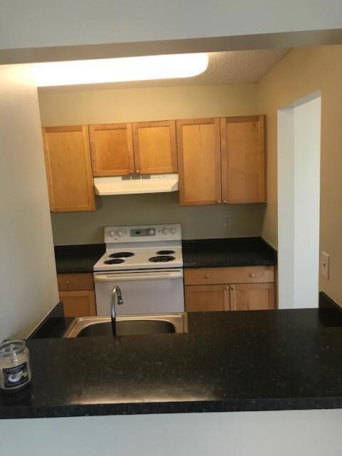 717 Meadows Cir, Boynton Beach, FL 33436 - photo 4