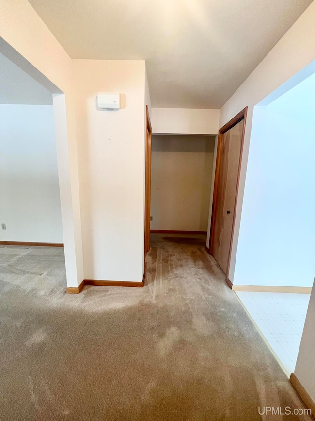 950 S Hemlock St, Iron Mountain, MI 49801 - photo 2