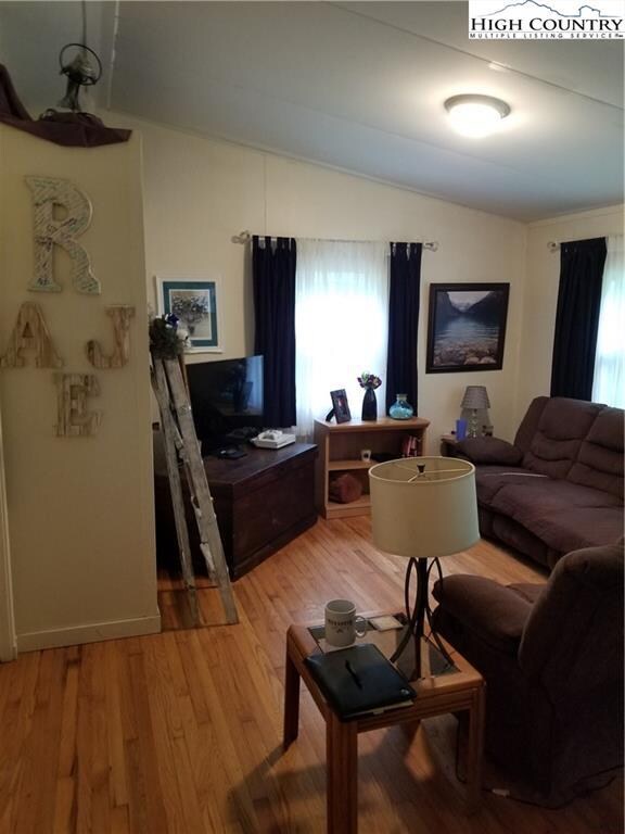 385 Wildcat Rd, Deep Gap, NC 28618 - photo 3