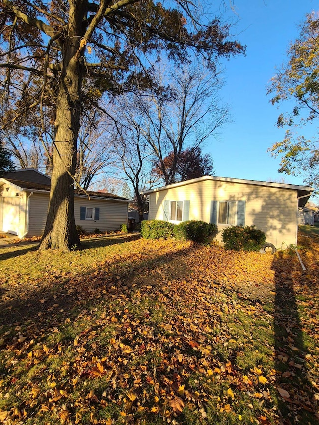 3912 Latham St, Rockford, IL 61103 - photo 2