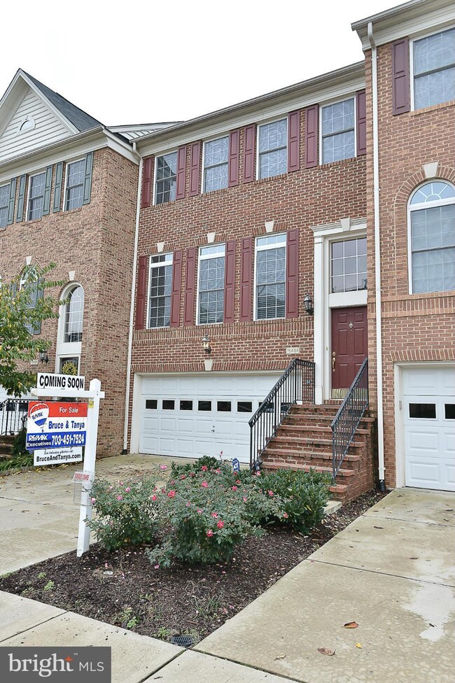 16484 Steerage Cir, Woodbridge, VA 22191 - photo 2