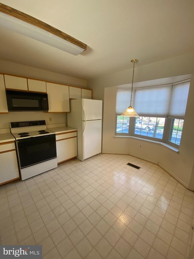 61 English Run Cir, Sparks Glencoe, MD 21152 - photo 2