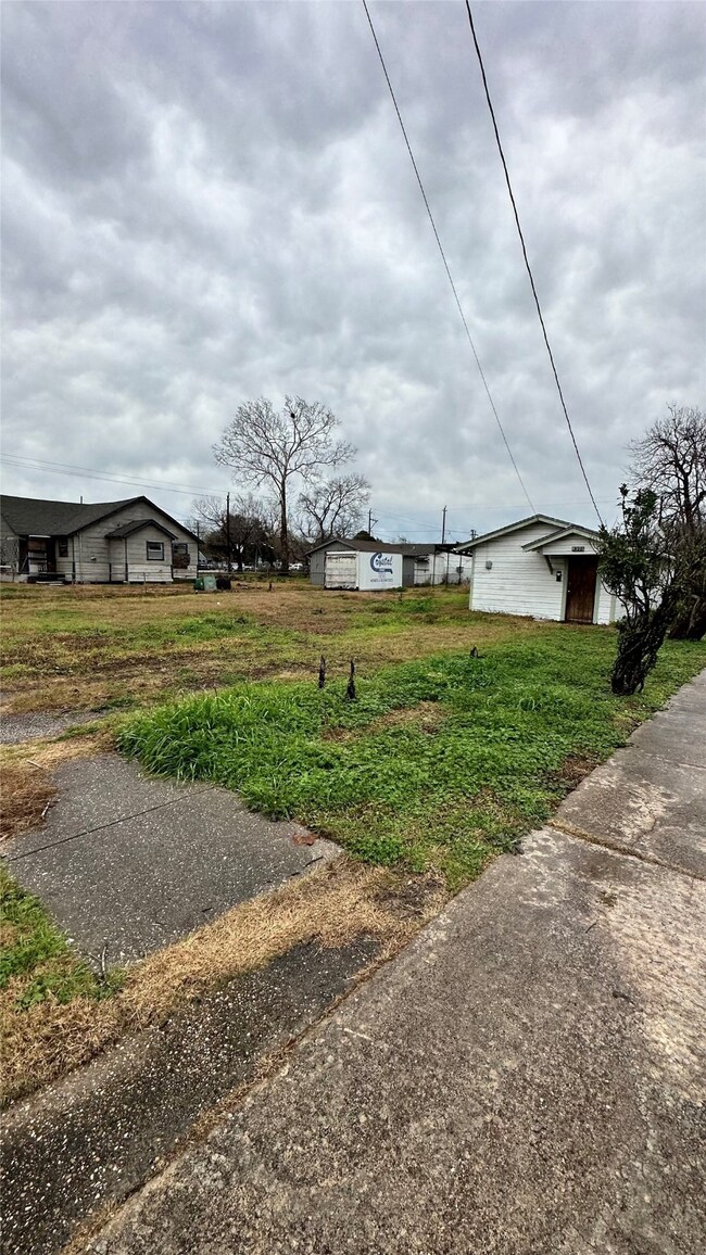 4306 Russell St, Houston, TX 77026 - photo 7
