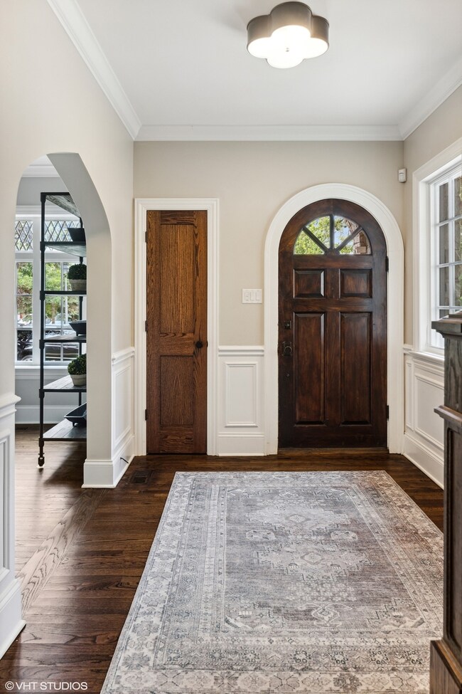 671 S Prospect Ave, Elmhurst, IL 60126 - photo 2