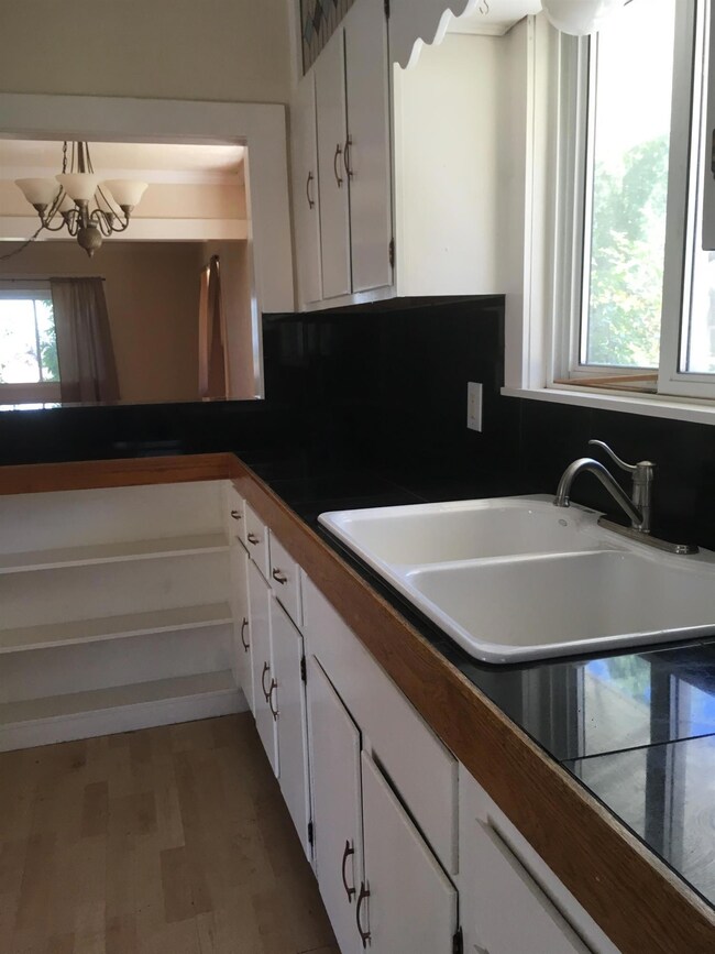 409 Jefferson St, Klamath Falls, OR 97601 - photo 5