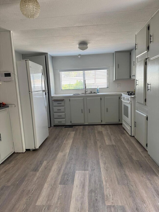 4438 Menasha Trail, Redding, CA 96003 - photo 5