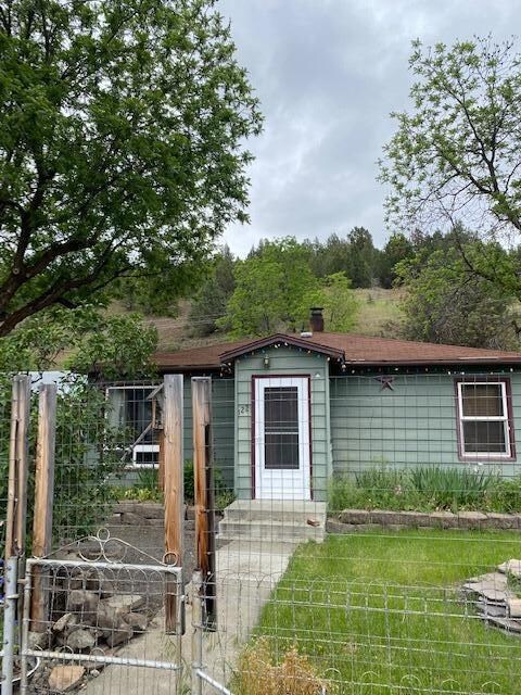 122 N Clark St, Canyon City, OR 97820 - photo 3