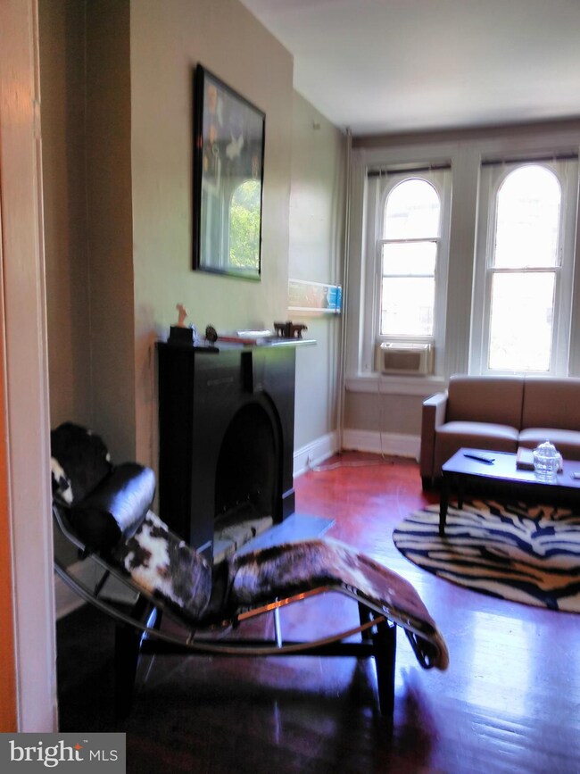 1818 Bolton St unit 2, Baltimore, MD 21217 - photo 3