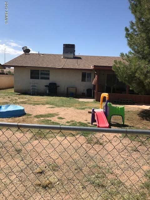 30TH AVE BACK YARD