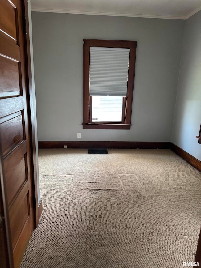 1022 Grand Ct, Davenport, IA 52803 - photo 5