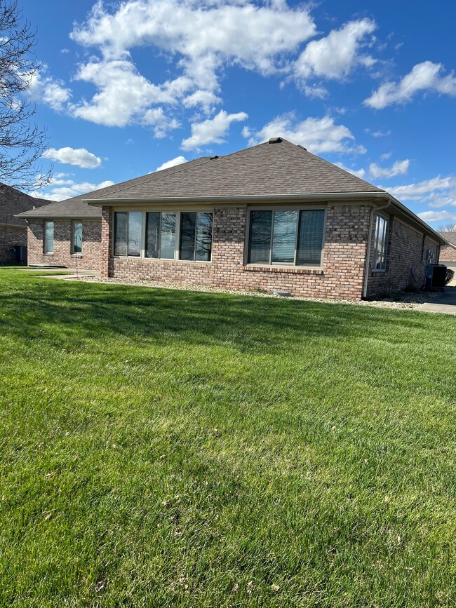1123 Constitution Dr, Edinburgh, IN 46124 - photo 3