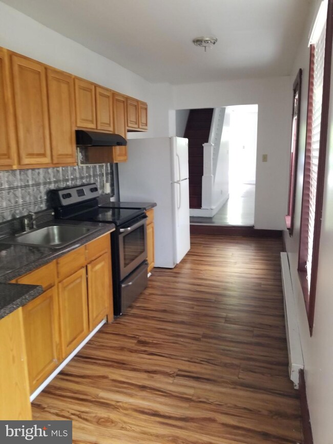 1425 Fairview St, Reading, PA 19602 - photo 4