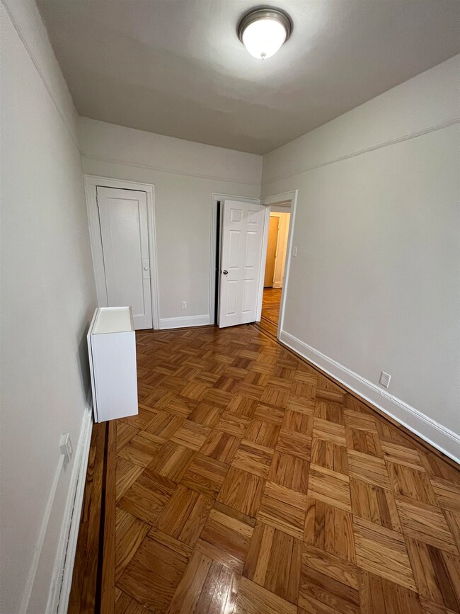 256 Clendenny Ave unit 6, Jersey City, NJ 07304 - photo 6