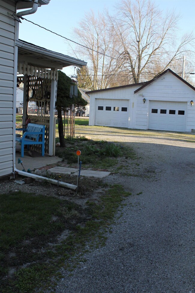 811 W Walnut St, Portland, IN 47371 - photo 2