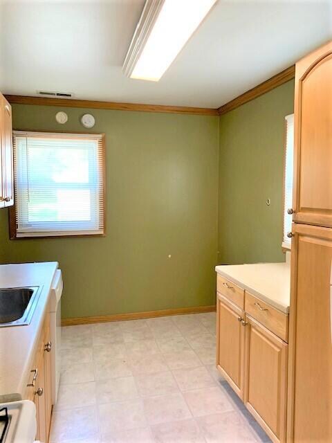 Dining Area (2)
