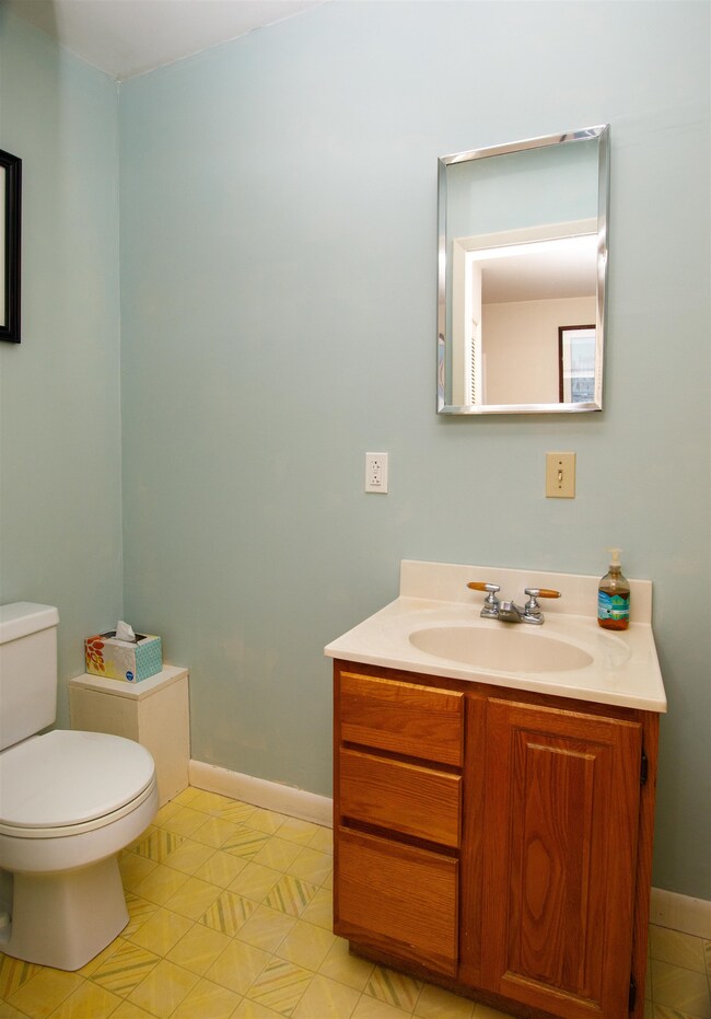 17 Crombie St, Burlington, VT 05401 - photo 7